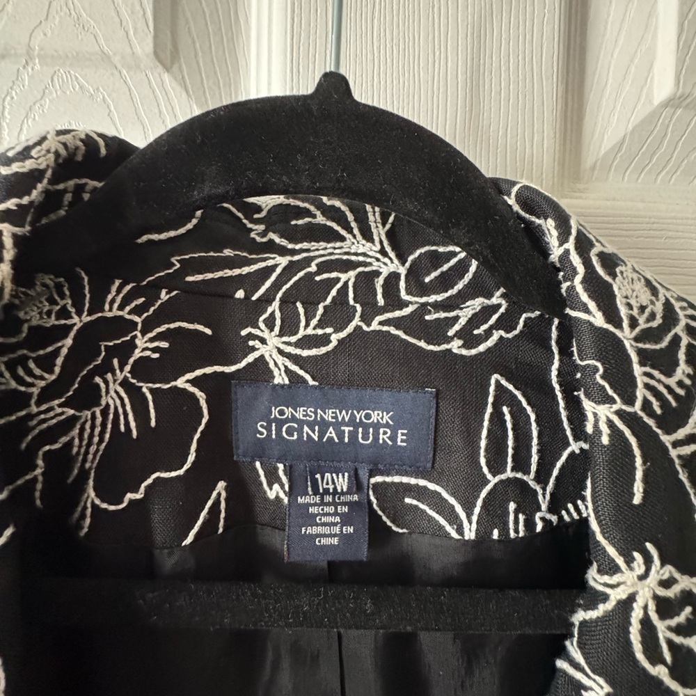 Jones New York Black and White Floral Jacket - Picture 2 of 5